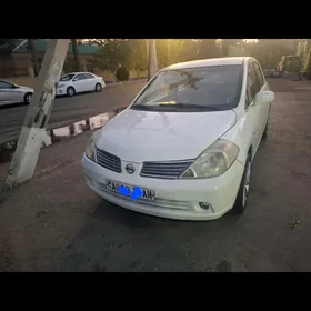 Nissan Tiida 2008