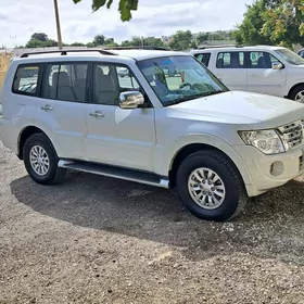 Mitsubishi Pajero 2014