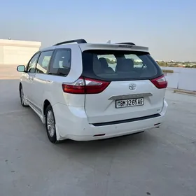 Toyota Sienna 2019