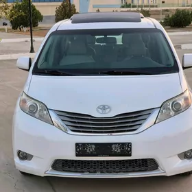 Toyota Sienna 2011