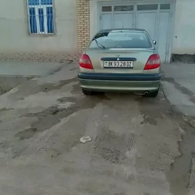 Toyota Avensis 2002