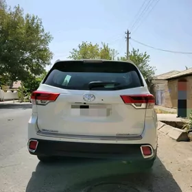 Toyota Highlander 2019