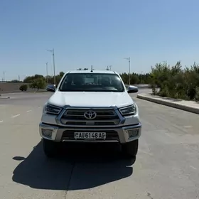 Toyota Hilux 2024