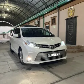 Toyota Sienna 2016