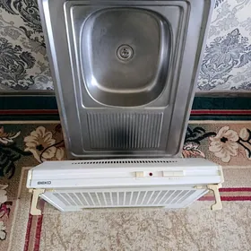 вытяжка и раковина