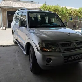 Mitsubishi Pajero 2004