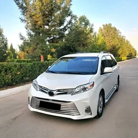 Toyota Sienna 2020