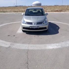 Nissan Tiida 2005