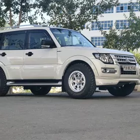 Mitsubishi Pajero 2017