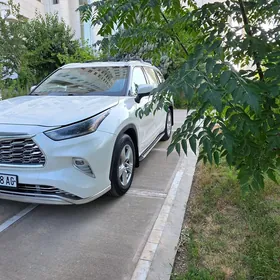 Toyota Highlander 2021