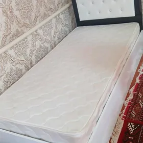 кровать