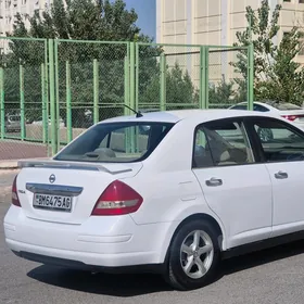 Nissan Tiida 2006