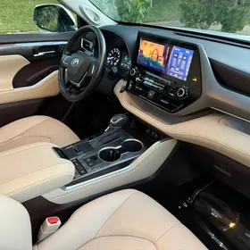 Toyota Highlander 2021