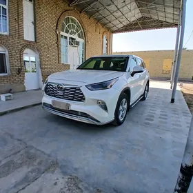 Toyota Highlander 2021