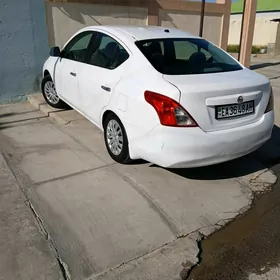 Nissan Versa 2013