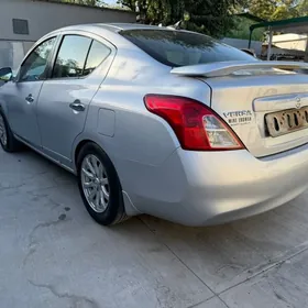 Nissan Versa 2012