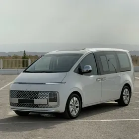 Hyundai Staria 2024