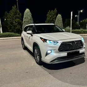 Toyota Highlander 2021