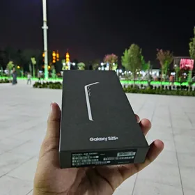 Galaxy S25 Plyus