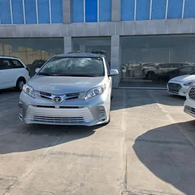 Toyota Sienna 2020