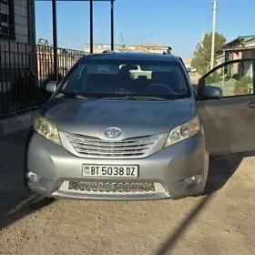 Toyota Sienna 2010