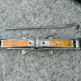 Домкрат Damkrat Nissan