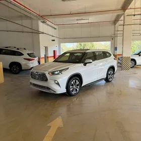 Toyota Highlander 2021