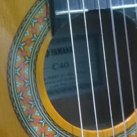 yamaha c40