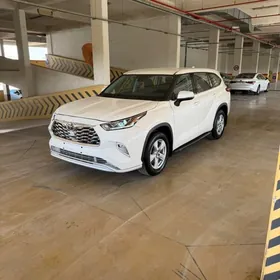 Toyota Highlander 2021