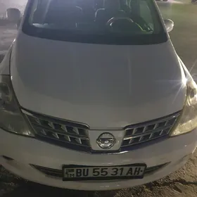 Nissan Tiida 2010