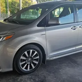 Toyota Sienna 2020