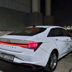Hyundai Elantra 2022