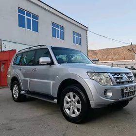 Mitsubishi Pajero 2012