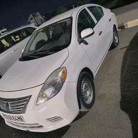 Nissan Versa 2011