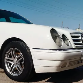 Mercedes-Benz E320 1997