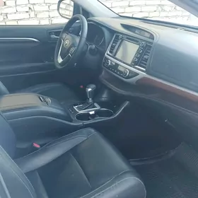 Toyota Highlander 2016