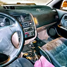 Nissan Primera 1996