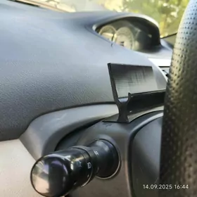 Yaris 2008 Telefon Podstawka