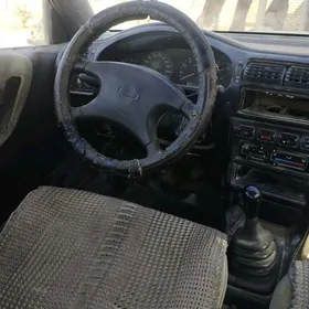 Nissan Sunny 1993