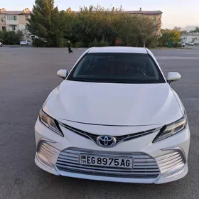 Toyota Camry Hybrid 2021
