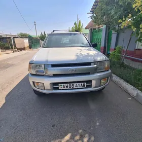 Infiniti QX4 2001