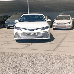 Toyota Camry 2021