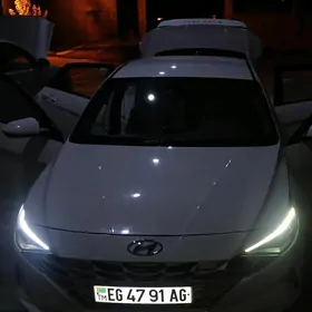 Hyundai Elantra 2022