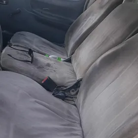 Toyota Hiace 2003