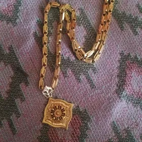 Gyzyl Bolt