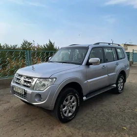 Mitsubishi Pajero 2013