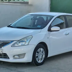 Nissan Tiida 2014