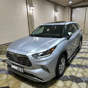 Toyota Highlander 2020