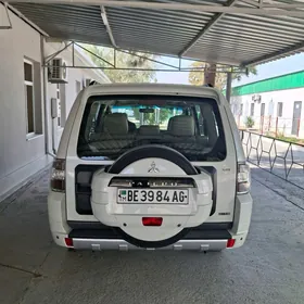 Mitsubishi Pajero 2012