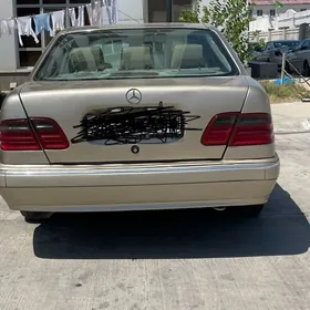 Mercedes-Benz E320 2001